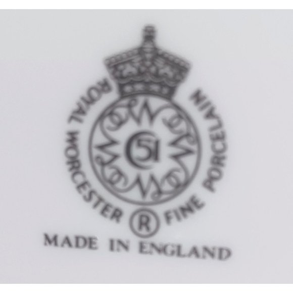 Royal Worcester Evesham Gold 8.25" Salad Dessert Luncheon Plate Porcelain - Picture 4 of 4